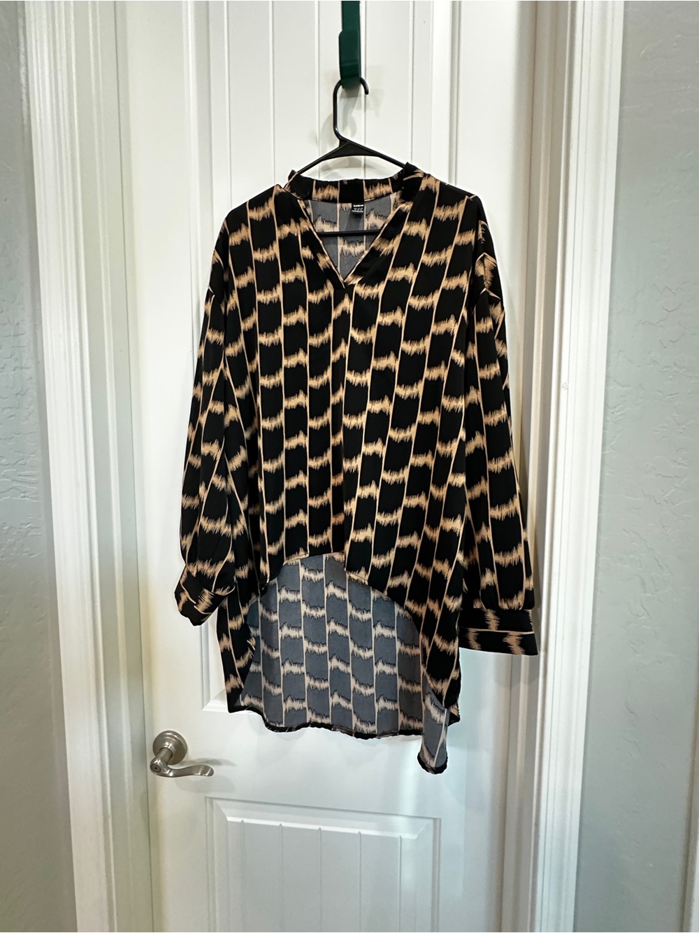 SHEIN Black and Beige Patterned Longline Tunic Blouse